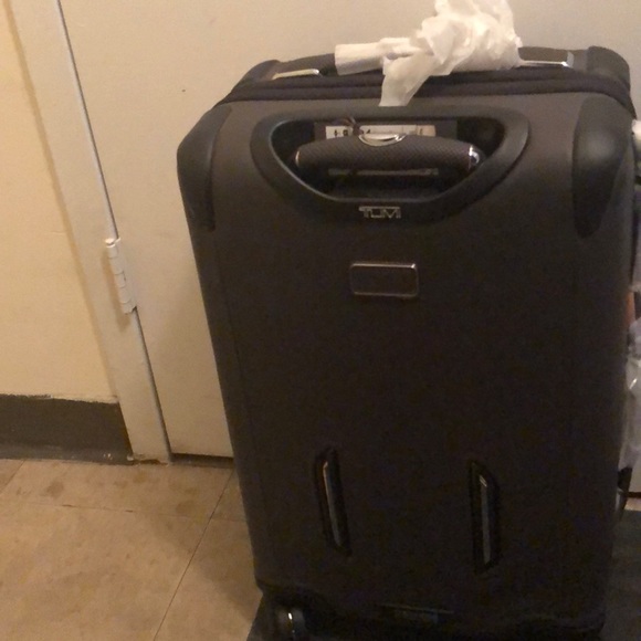 New TUMI Gatwick International Expandable Carry-on - Picture 2 of 8